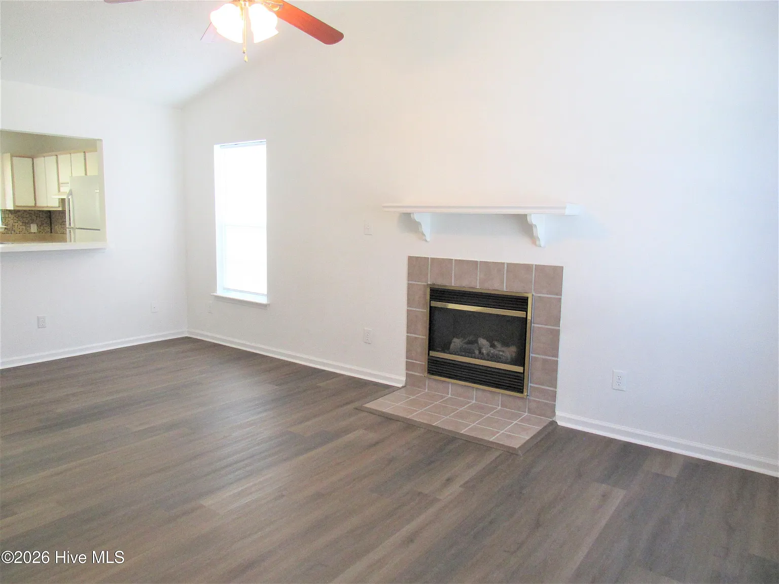 3 bed, 3.0 bath, $1,400 — Photo 3
