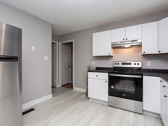 3rd image of 718 Holloway St Unit B