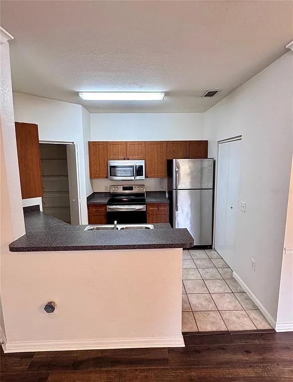 1 bed, 1.0 bath, 700 sqft, $1,550 — Photo 4