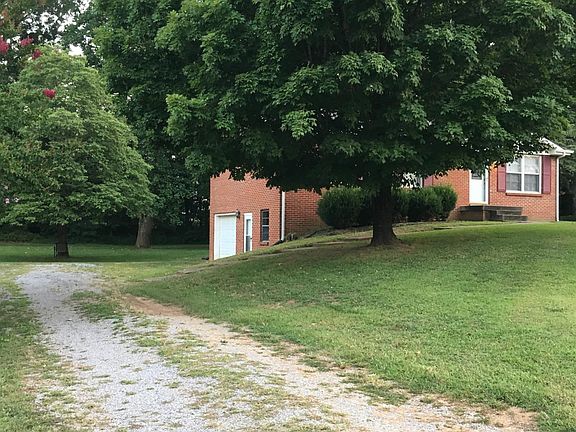 3rd image of 320 Forest Hills Dr