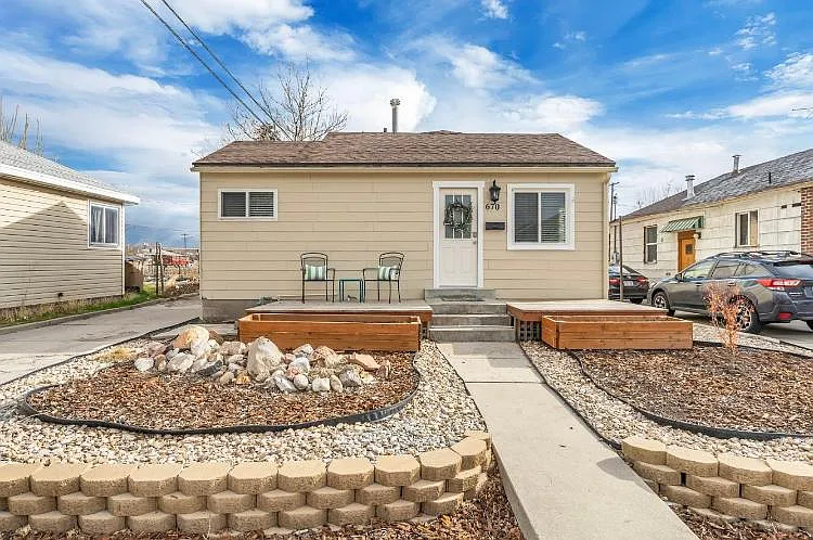 670 E Hollywood Ave — Photo 15