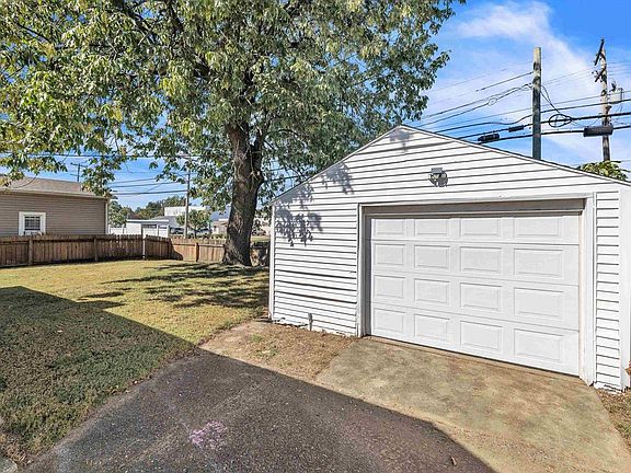 5th image of 23 Colonial Ct