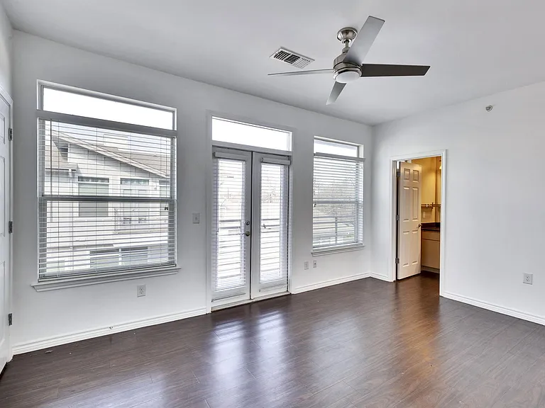 2606 Wilson St #402 — Photo 5