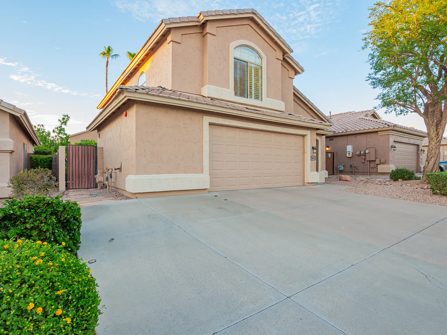 3 bed, 2.5 bath, 2096 sqft, $3,800 — Photo 2
