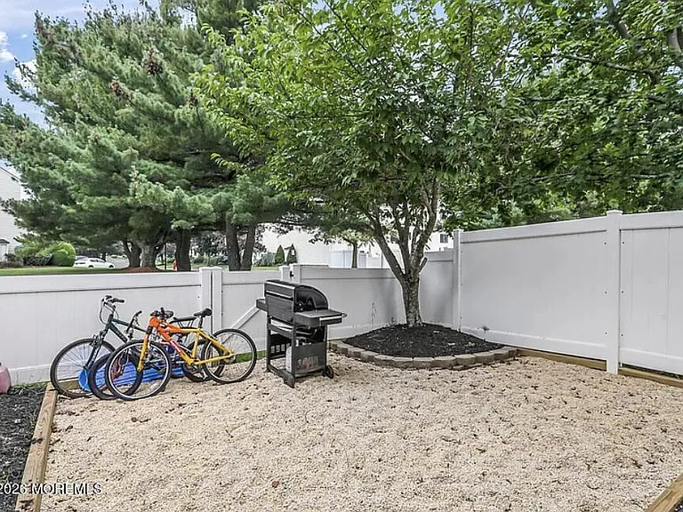 211 Clubhouse Dr — Photo 25
