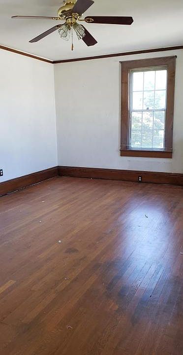 1st image of 215 Crawford St