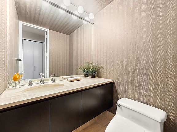 5th image of 15 W 53rd St #18F
