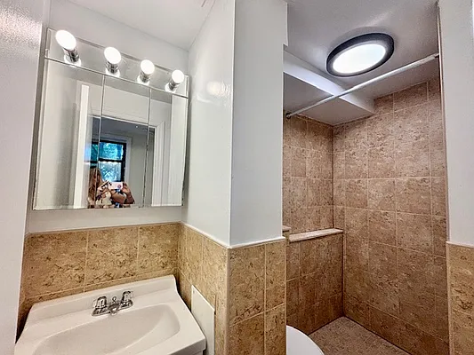 Rented by KNOCKKNOCK LLC | media 8