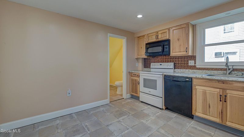 5th image of 37 E 8th Avenue