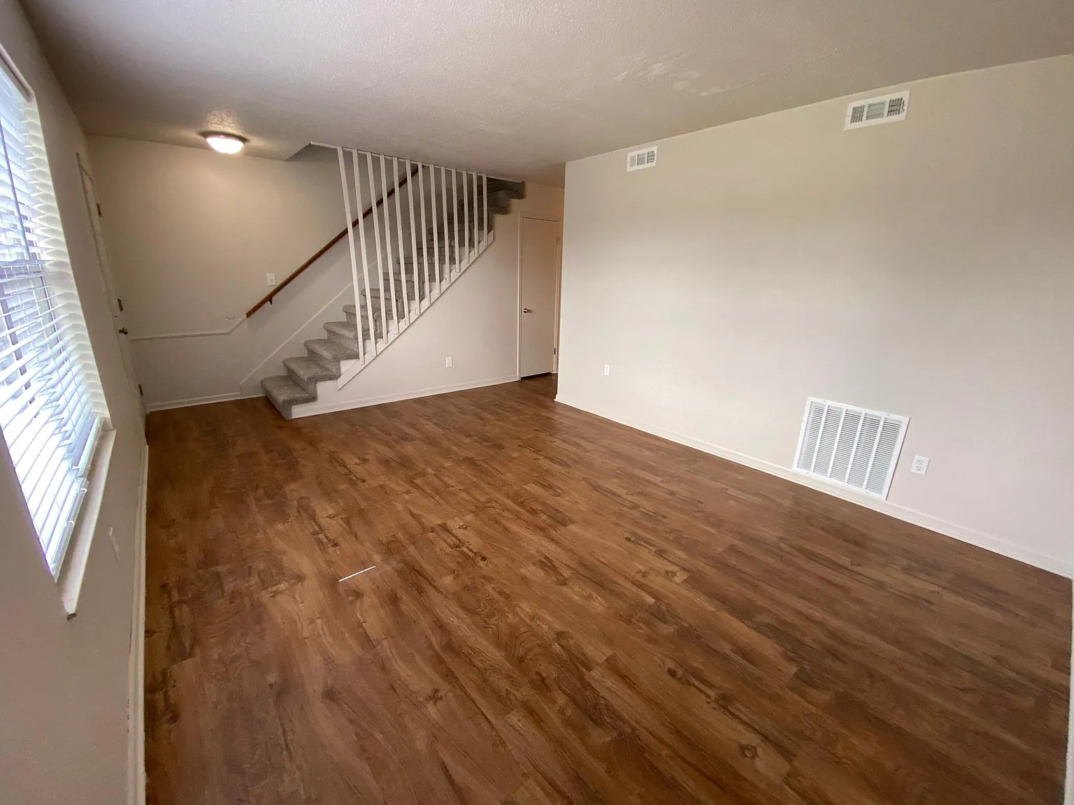 2 bed, 1150 sqft, $1,300 — Photo 2