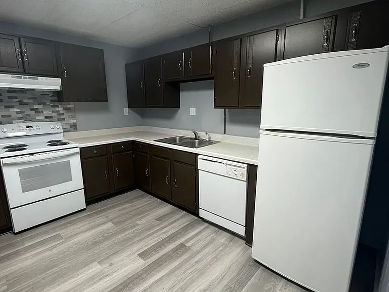 107 Lucas Dr — Photo 5