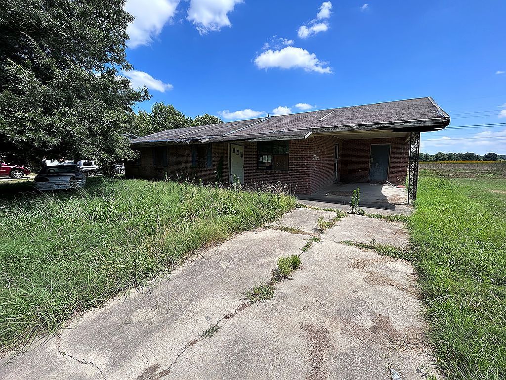 212 Gardner St, Indianola, MS 38751 Zillow