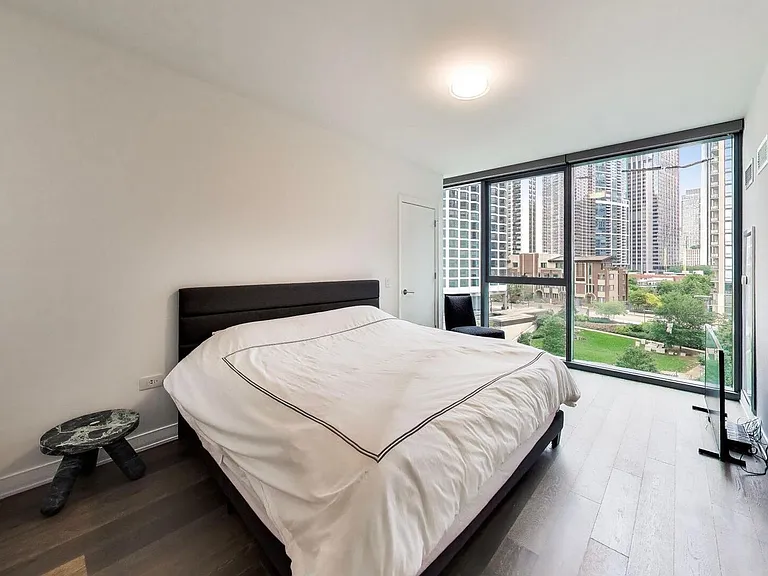 211 N Harbor Dr #403 — Photo 13