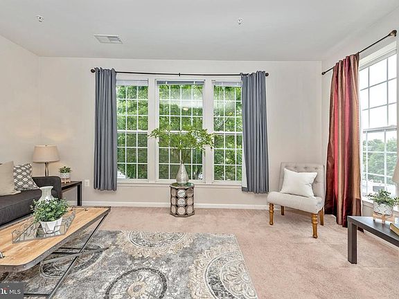 LIVING ROOM W/ WINDOWS