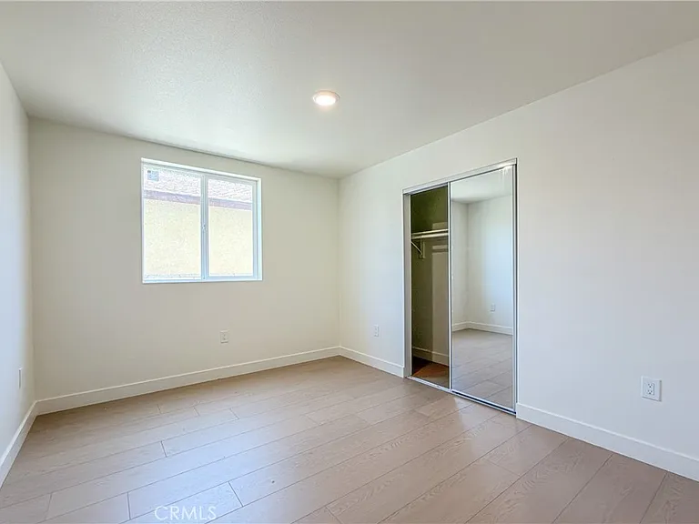 734 E 52nd St — Photo 5