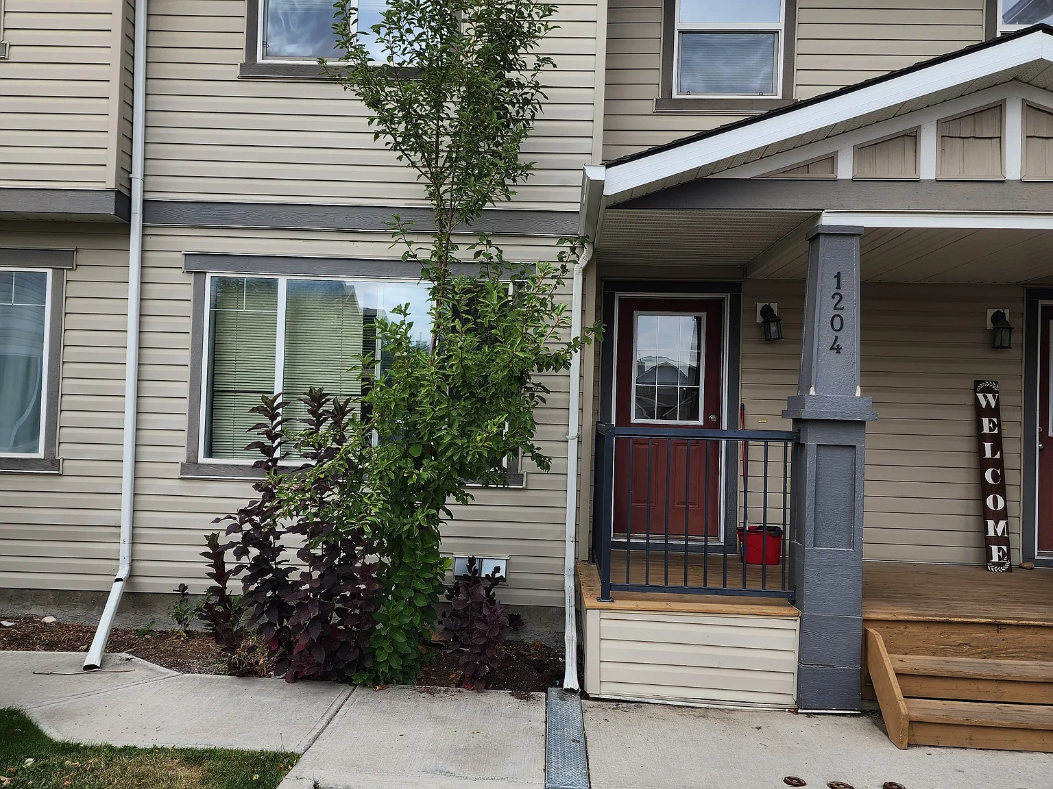 Airdrie 3 Bedroom/2.5 Bath Townhouse — Photo 1