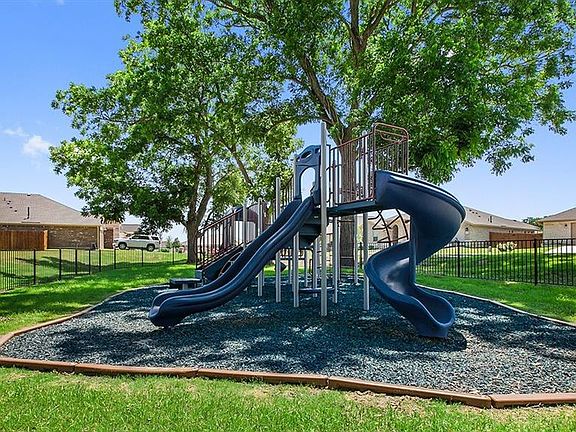 4th image of 215 Baron Creek Trl