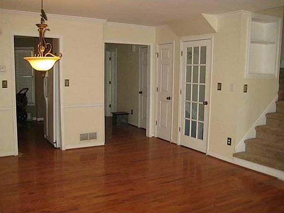 2nd image of 1427 Old Virginia Ct SE