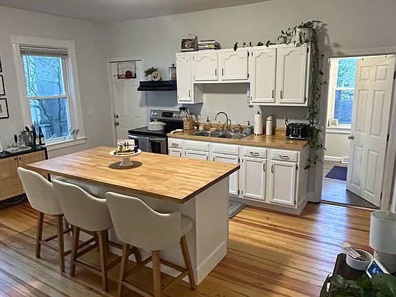 5th image of 18 Joy St Floor 1