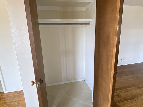 3rd image of 901 Santa Ana Ave SE