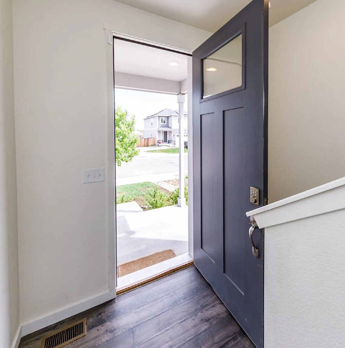 4 bed, 3.0 bath, 2428 sqft, $2,550 — Photo 4