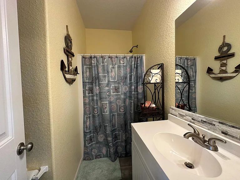 124 Howard Ave #D — Photo 28