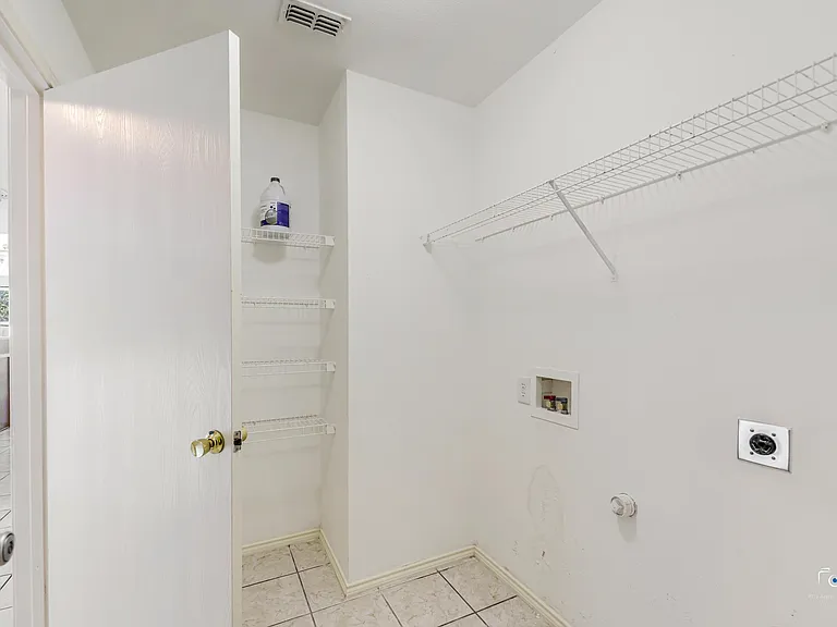 1637 Elm St — Photo 17