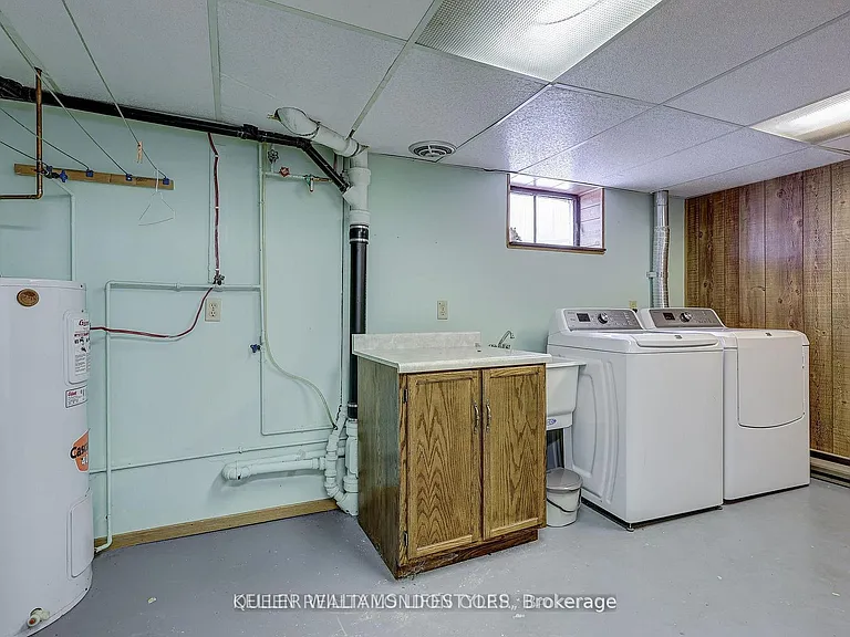 35 Thorncrest Cres — Photo 11