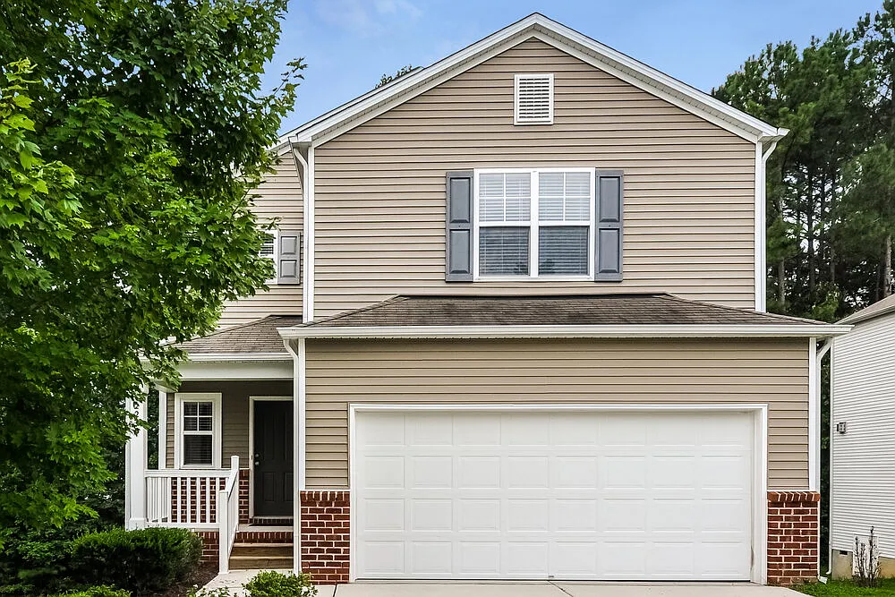 4 bed, 2.5 bath, 2122 sqft, $2,150 — Photo 1