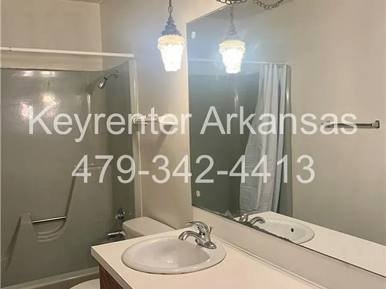 2607 Lee St — Photo 15