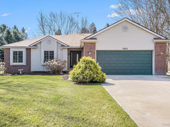 2662 Sandwedge Ln, Pinckney, MI 48169