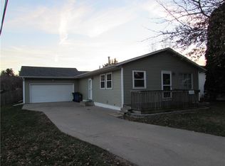 1705 Seminole Ave NW, Cedar Rapids, IA 52405