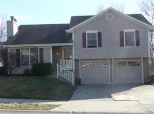 2211 NE Chipman Rd, Lees Summit, MO 64086