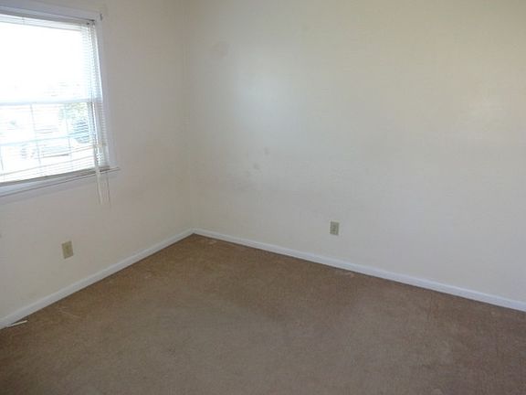 5th image of 700 Pershing St APT J