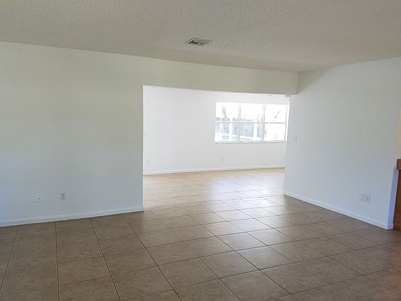 3rd image of 4939 San Jose Dr