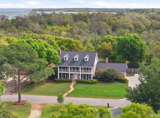 700 Bay Cliffs Rd, Gulf Breeze, FL 32561