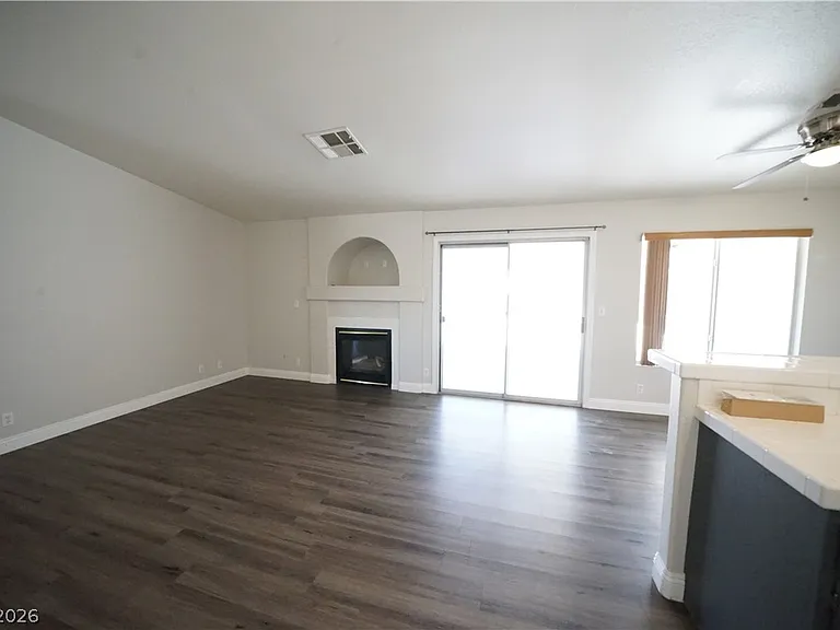 916 Clubview Dr — Photo 12