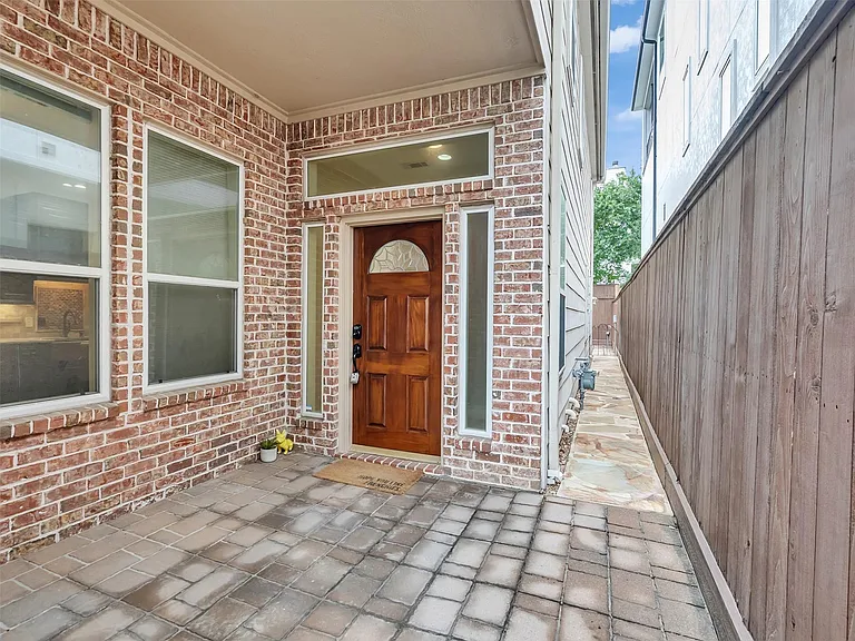 918 Knox St — Photo 2