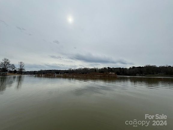 3rd image of 205 Riverfront Dr