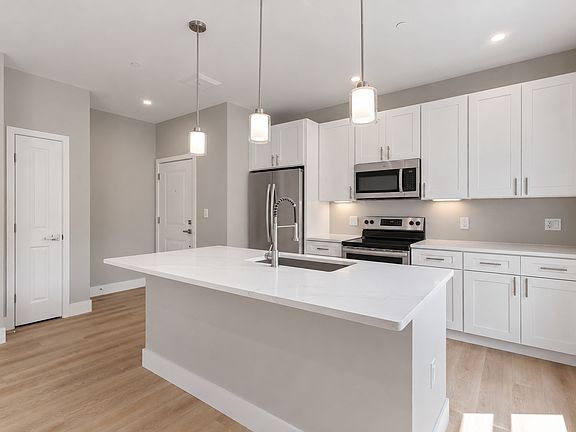 5th image of 298 Main St #2G