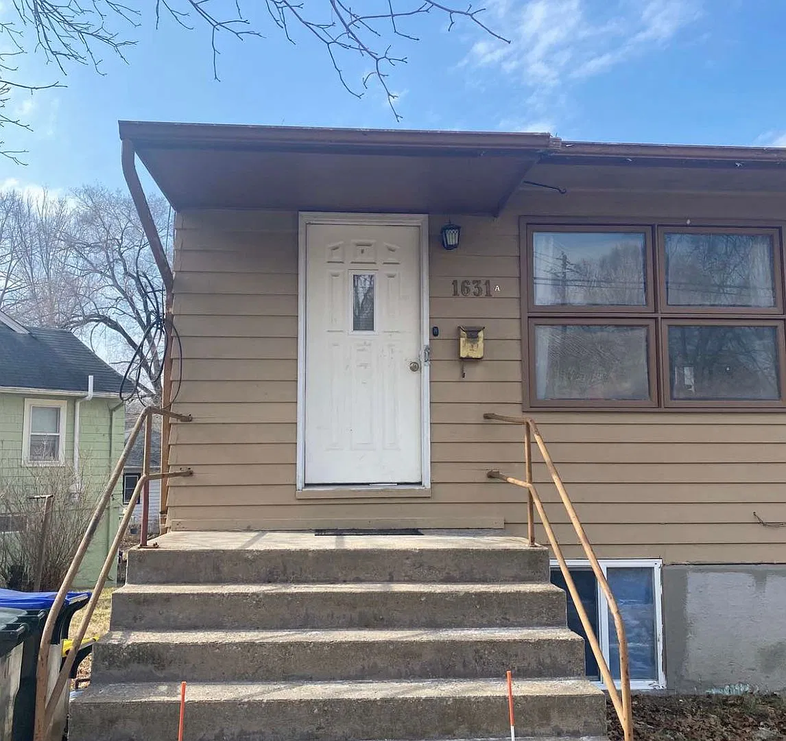 1631 Muscatine Avenue — Photo 2