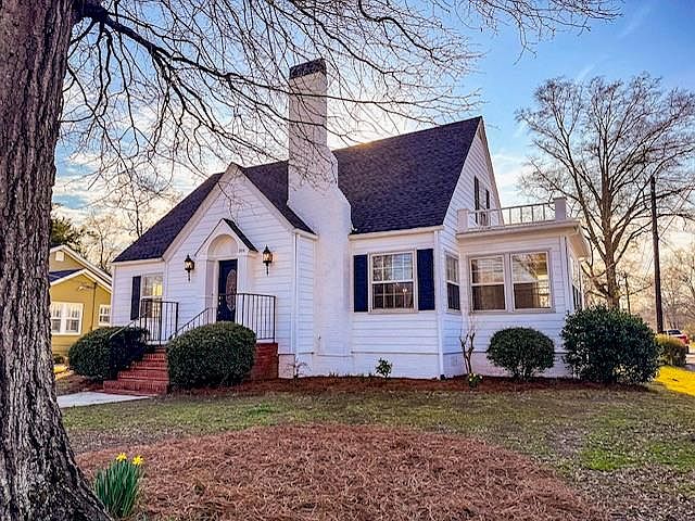 1st image of 321 N College Dr