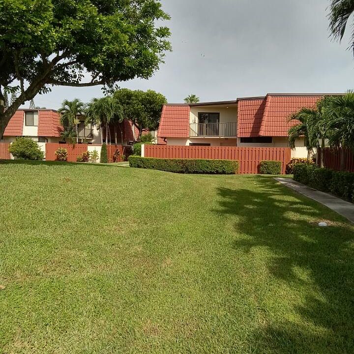 2nd image of 3914 Victoria Drive