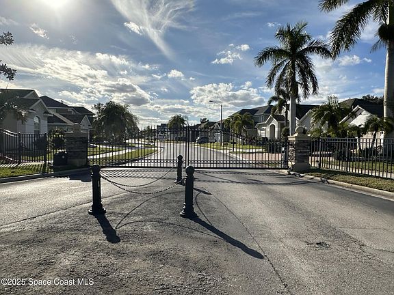 2nd image of 4699 Chastain Dr