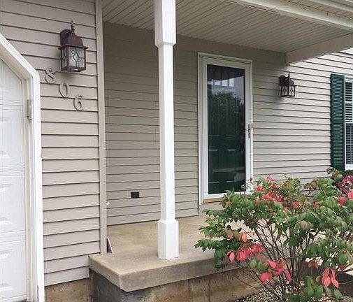 2nd image of 806 Cottonwood Dr