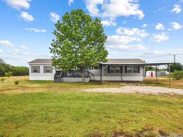 220 NORTHFIELD DR, Pleasanton, TX 78064