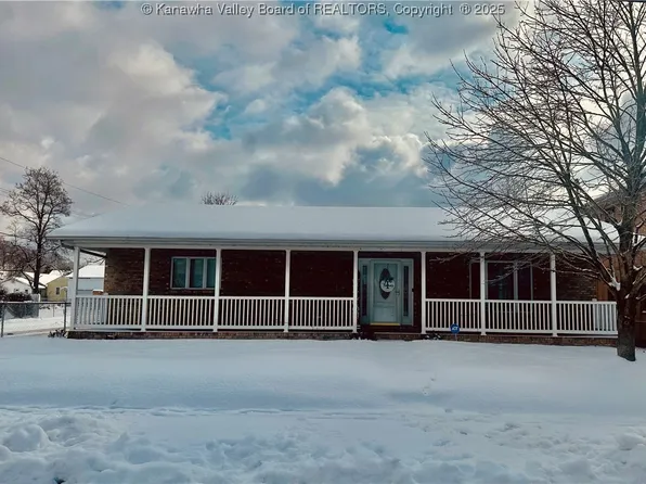 438 17th St, Dunbar, WV 25064