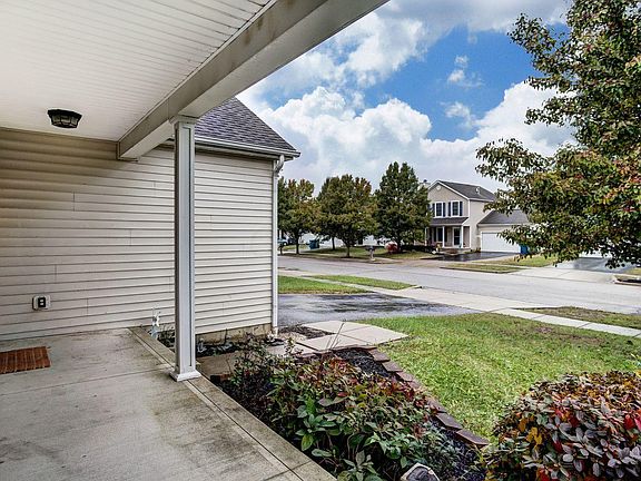 3rd image of 1137 Valley Dr