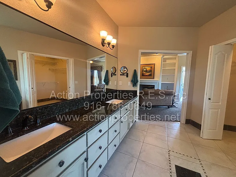4726 Abbey Hl — Photo 35