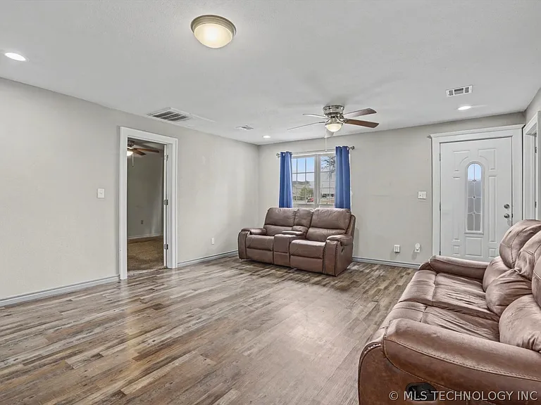 26 S Urbana Ave — Photo 6